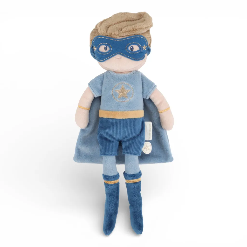 Μαλακή πάνινη κούκλα Little Dutch Superhero Jim με μπλε στολή και μάσκα υπερήρωα για αγκαλιές.